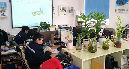 Сосредоточьтесь на обучении и совершенствовании навыков - zhen Hsong Machinery проводит обучение по продуктам компании и техническое обучение.